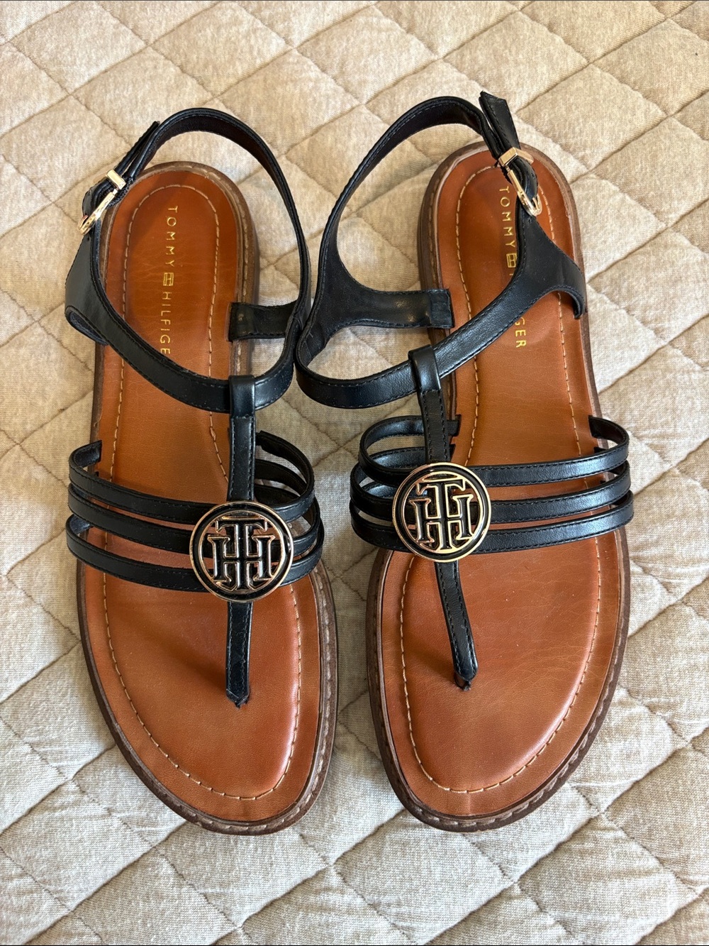 Women’s size 10 Tommy Hilfiger Black Leather T-Strap Sandals